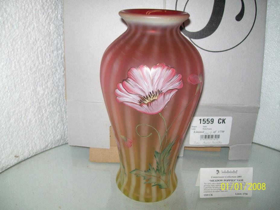 Fenton 2001 Connoisseur Vase # 1559 CK