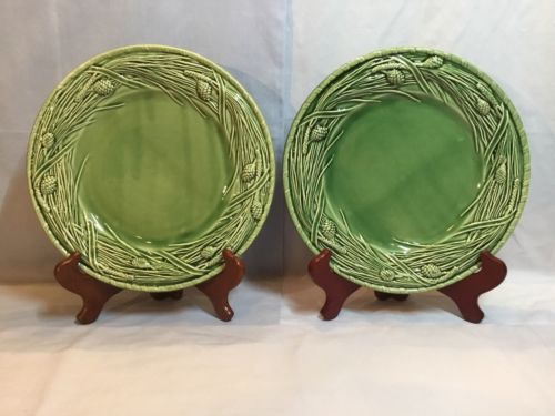 Set-2 BORDALLO PINHEIRO Portugal Green Pine Cone 10-1/2” DINNER PLATES Rope Rim
