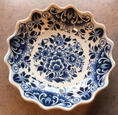 OUD DELFT : 7 1/2” SCALLOPED BOWL Blue Floral Handpainted HOLLAND/NETHERLANDS
