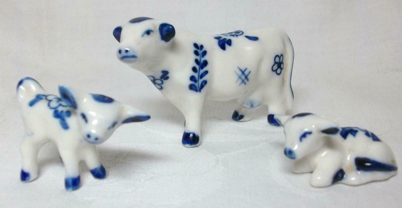Set Of 3 Porcelain Delft Blue & White Miniature Cow Mother & 2 Calves Figurines