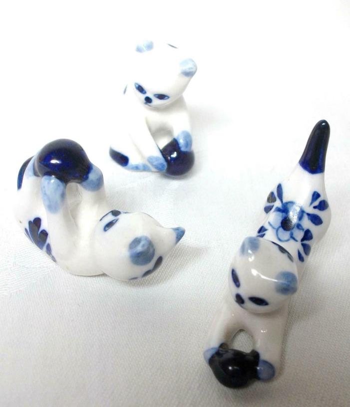 Set Of 3 Porcelain Delft Blue & White Miniature Cats Kittens W/ Balls Figurines
