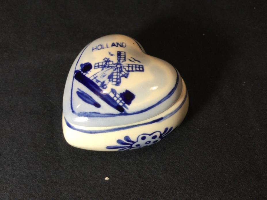 Delft China, Handpainted in Holland, small heart shaped box with lid