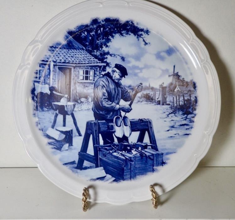 Beautiful Vintage Delft Blauw Hand-decorated Porcelain Plate Shoemaker 11 1/4