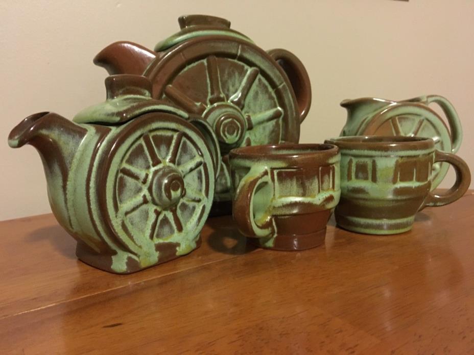 Francoma Pitcher Set (3) and Coffee Mugs (2) Green Wagon Wheel Design