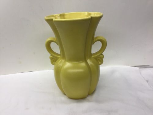 VINTAGE YELLOW HAEGER VASE - DOUBLE HANDLES - 9