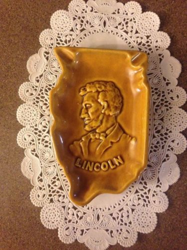 Vintage HAEGER ILLINOIS LINCOLN AMBER GOLD ASHTRAY 1095 USA