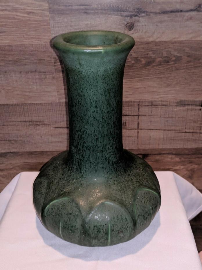 HAMPSHIRE MATTE GREEN ARTS AND CRAFTS POTTERY VASE 9 3/4
