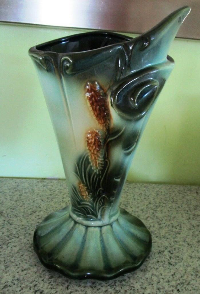 Vintage Hull   Parchment & Pine Vase S - 4   10 3/4
