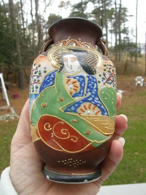 Vintage Japanese Satsuma Moriage Handled Vase 5