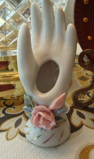Vintage Hand Shaped Bud Vase/Ring Holder - Made in China - Excellent