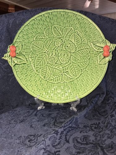 VTG BORDALLO PINHEIRO POTTERY CERAMIC Green Strawberry MAJOLICA Serving Platter