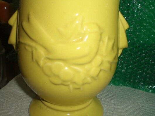 Vintage McCoy Vase 40's to 60's Has bird and berry on sides yellow