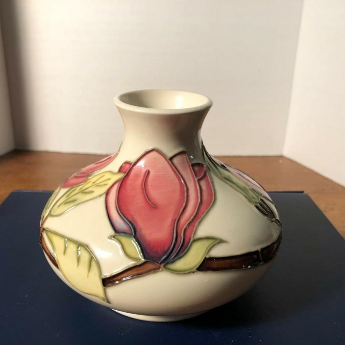 Moorcroft-Wonderful-Squat-Vase-in-the-Magnolia-Pattern, Made in England