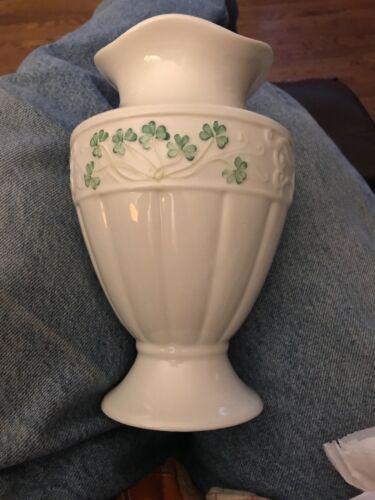 Irish Belleek 2008 Archive Collection HERITAGE VASE Made in Ireland Item 3756