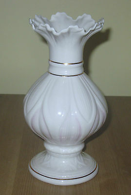BELLEEK 8 INCH VASE!  FREE SHIPPING IN CANADA AND THE USA.