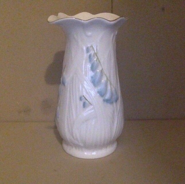 Vintage Belleek. Fine China Vase. 6