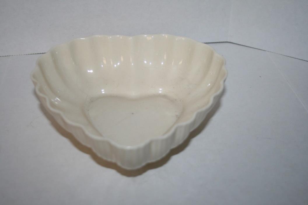 BELLEEK YELLOW LUSTER HEART NUT/CANDY DISH...VINTAGE
