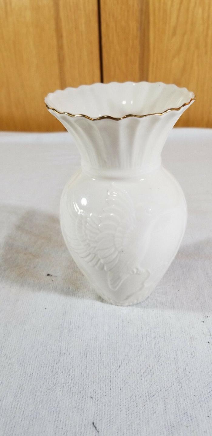 Belleek COLLECTORS SOCIETY  Kingfisher Vase Hummingbird