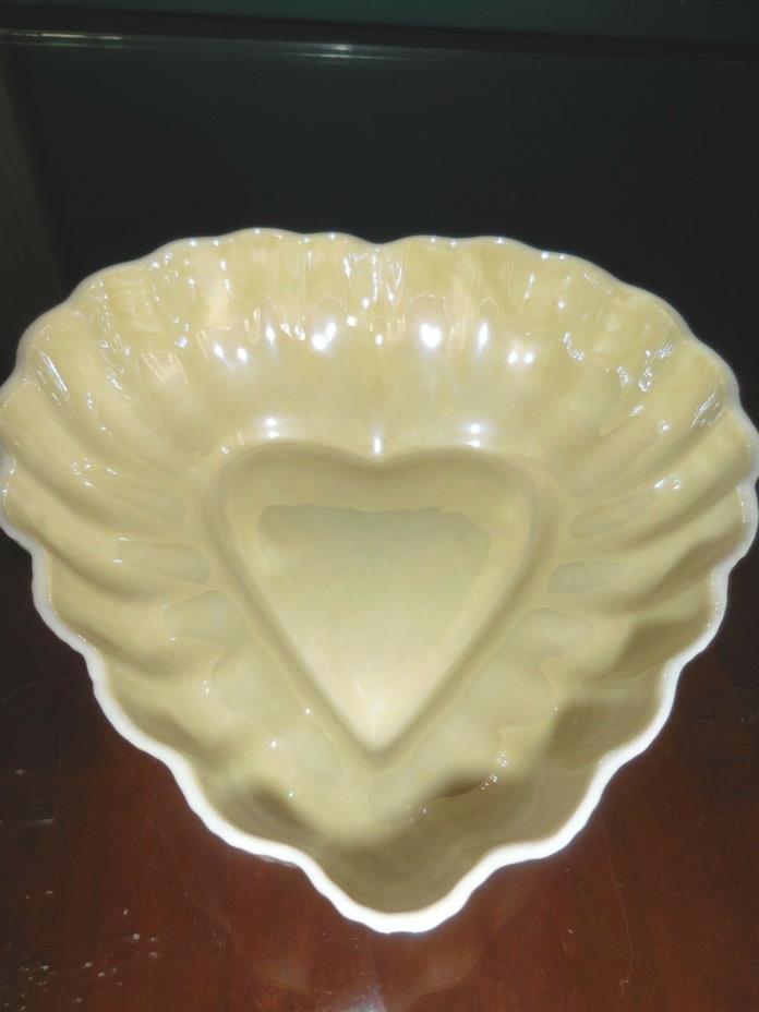 Belleek Porcelain Yellow Luster Heart Dish Ireland EUC 6th Green Mark 6.5
