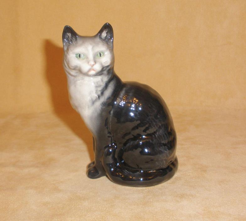 Black Cat w/ White Face Figurine by Beswick England #1030