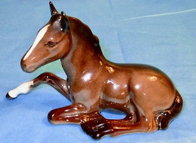 Beswick RARE Lying Brown Foal Facing Left Porcelain Model 915 Vintage