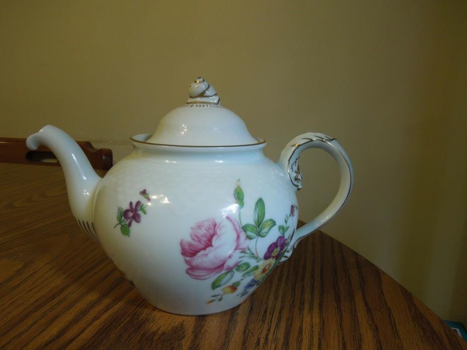 Bing & Grondahl Denmark Copenhagen porcelain Teapot #654 multi-colored flowers