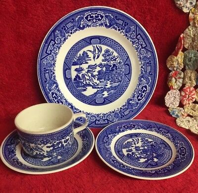 Vintage 4 Pc Set Blue Willow Tea Cup Saucer Dessert & Dinner Plate Detailed