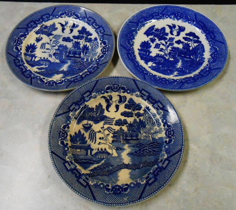 BLUE WILLOW PLATES MADE IN OCUPIED JAPAN & JAPAN 9 1/4” ROUND LOT OF 3