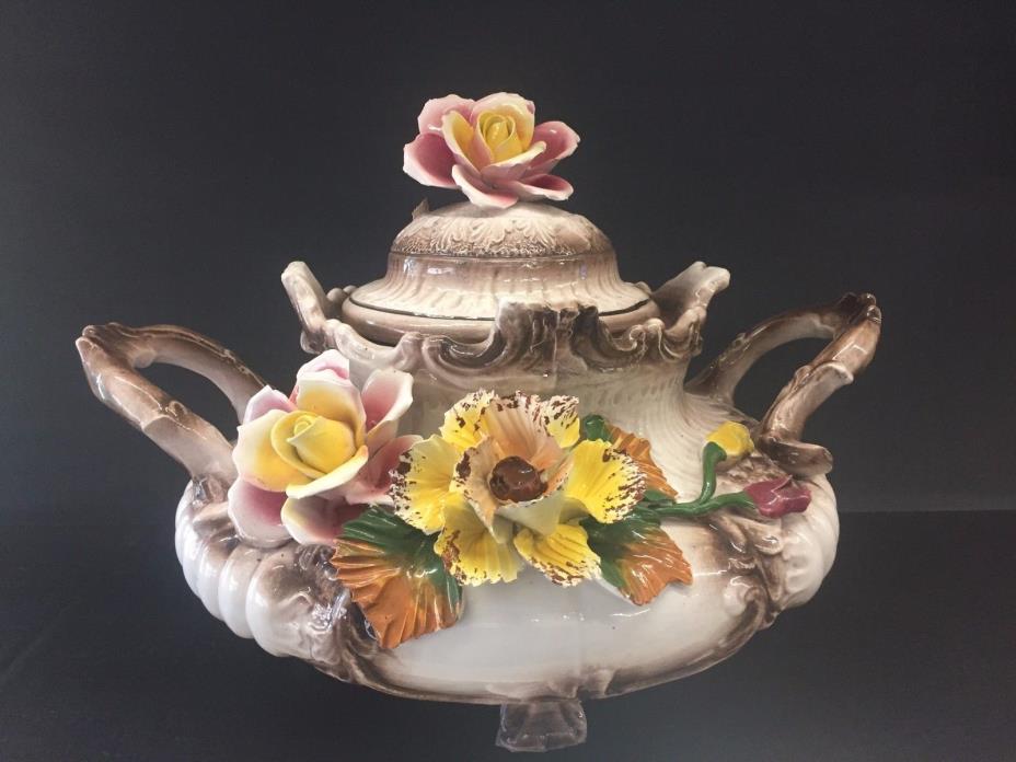 Beautiful Capodimonte Bowl Flowered Centerpiece