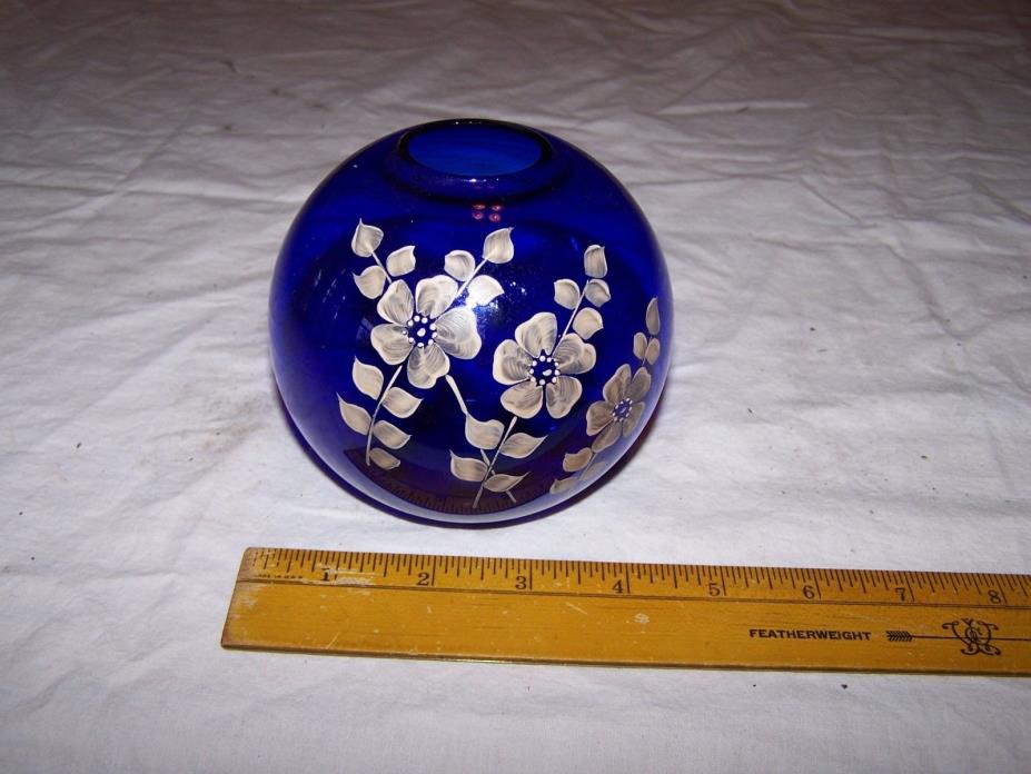 Unmarked COBALT BLUE Art Glass BALL VASE w White Flowers