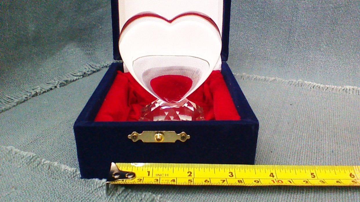 3IN. Freestanding CLEAR GLASS HEART with case
