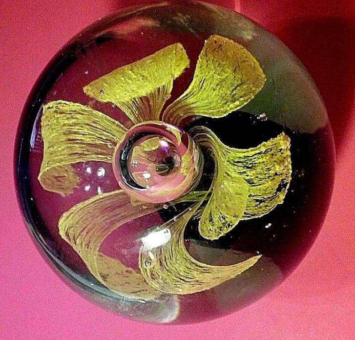 GLASS VINTAGE PAPERWEIGHT YELLOW FLOWER 1999
