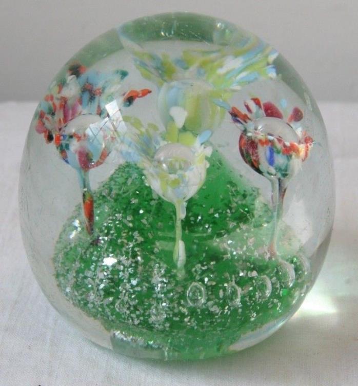 Paperweight Art Glass Ice Pick Flower attributed to John Gentile