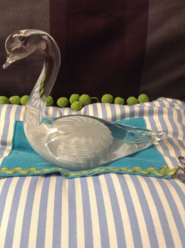 Beautiful Swedish Art Glass Swan 6-3/4