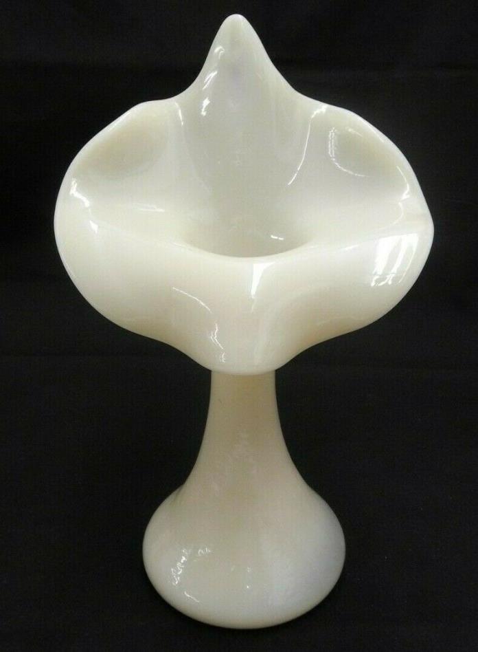 HAND BLOWN OPAQUE GLASS CREAM FLOWER SHAPED ART VASE 11