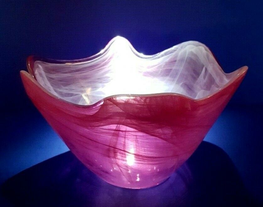 STUNNING RED AND WHITE RECYCLED ART GLASS SERVING BOWL - EXCELLENT CONDITION!!!