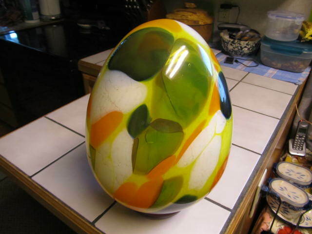 BEAUTIFUL LARGE ART GLASS EGG - MADE IN RUSSIA BY FELINE CO. 14 INCHES TALL