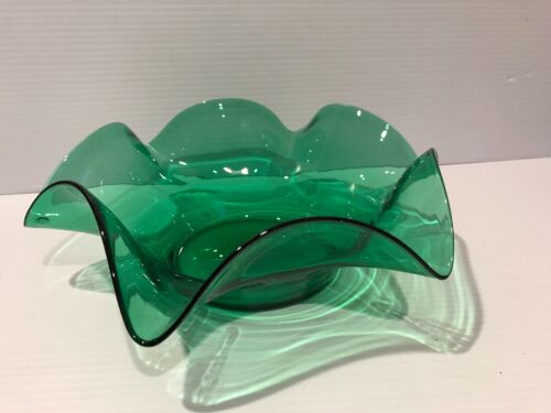 VINTAGE HAND BLOWN GREEN GLASS SCALLOP  BOWL 10 X 3 1/2