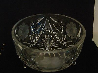 VINTAGE CUT GLASS DAISY AND LEAF PATTERN THREE FOOTED ROUND BOWL DISH 7-1/4