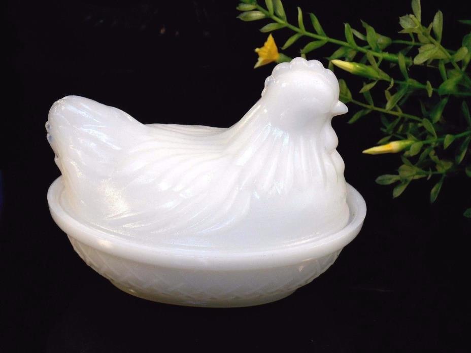 HAZEL ATLAS HEN / CHICKEN ON NEST Vintage Opaque White Milk Glass