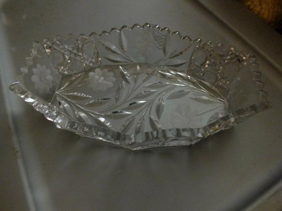 Nice cut Sawtooth Crystal Dish with flower Design