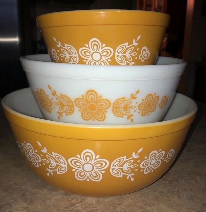 Vintage Pyrex Butterfly Gold Mixing Nesting Bowls Set OF 3 1970's