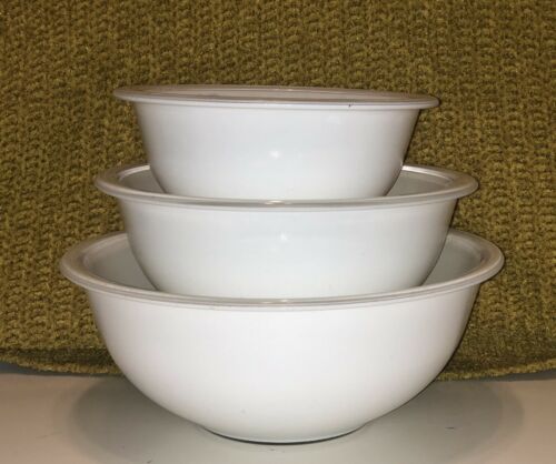 VINTAGE PYREX 90’s white clear bottom Nesting Mixing Bowls 322 323 325