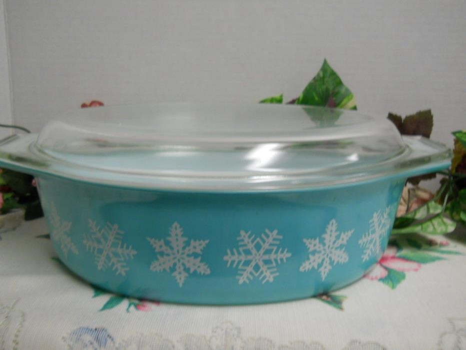 Vintage  Pyrex Turquoise Blue Snowflake Oval Casserole with Lid 2-1/2 QT. #045