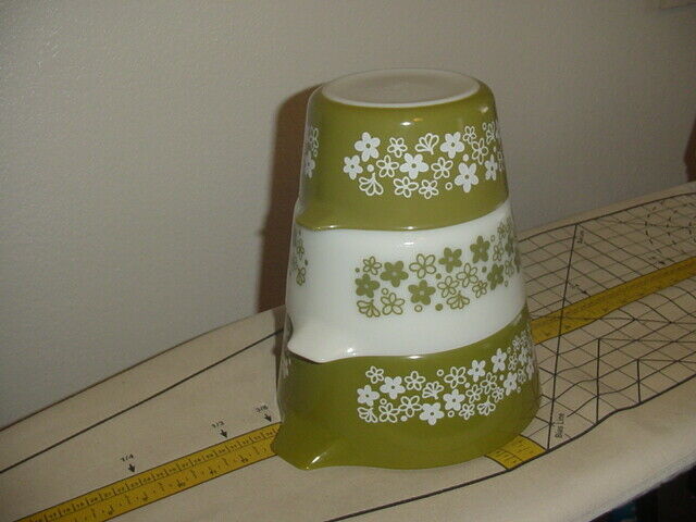 Vintage PYREX Spring Blossom Green Crazy Daisy Cinderella Mixing Bowls  Set of 3