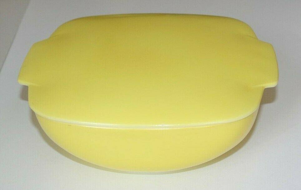 Vintage Pyrex Primary Yellow Covered Baking Dish Ovenware 515B-015  A-24