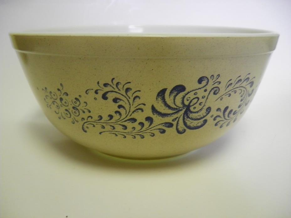 Pyrex Homestead Mixing Bowl 2 1/2 QT Tan Speckled Blue Flowers Vintage #403 USA