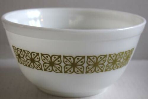 Vintage Pyrex Bowl Mixing Round White Verde Green Square Flower 1 1/2 Qt