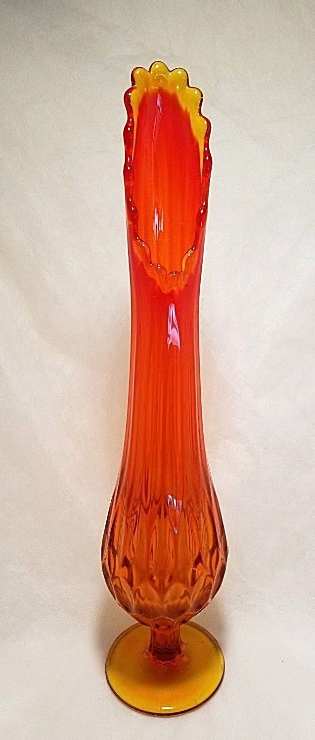 Vintage Mid Century Stretch Ribbed Blown Glass Vase 15