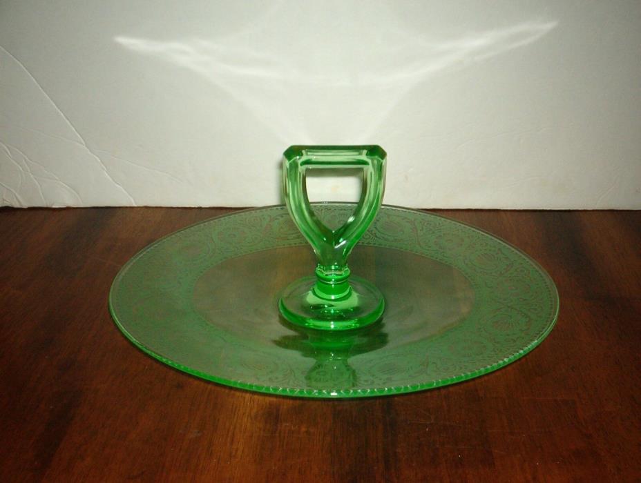 VINTAGE** URANIUM GREEN DEPRESSION*** PLATTER***